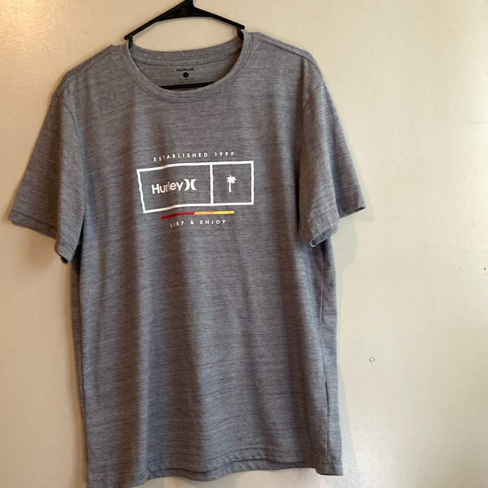 Hurley men’s short sleeve tee. Very soft, material size low large.